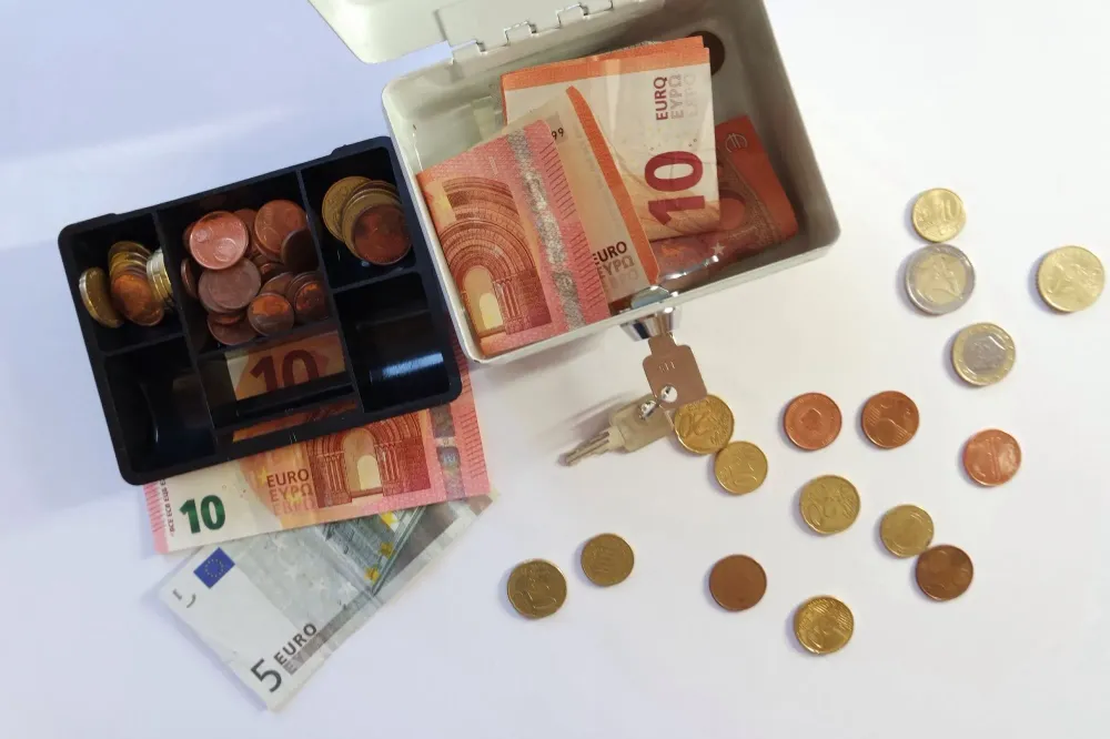 inexpensive countries spending money